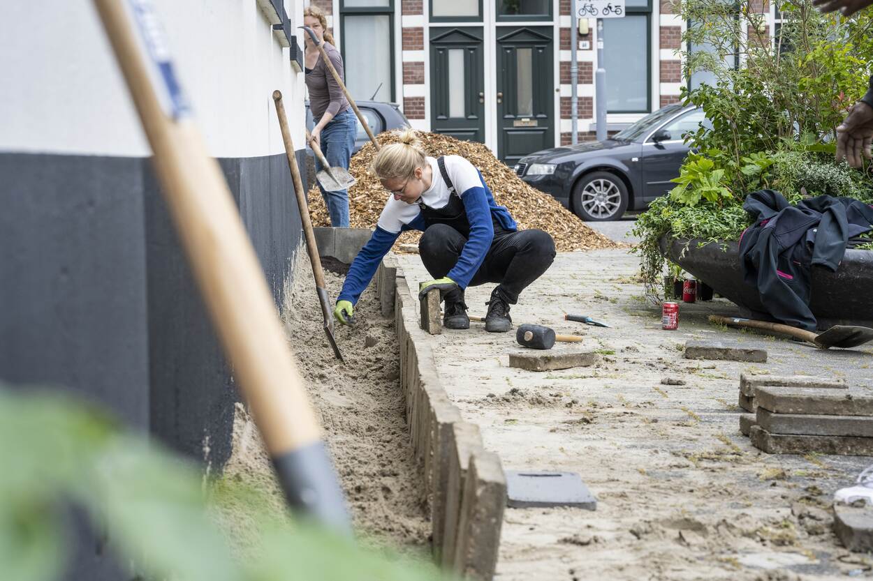 Aanleg geveltuinen door buurtbewoners